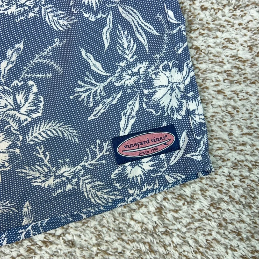 Vineyard Vines Swim Shorts Mens 38 Blue White Floral Board Trunks Beach Swim